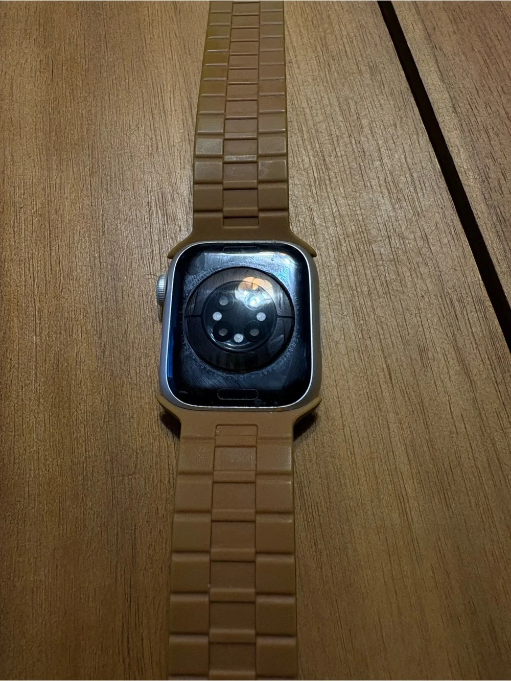 Apple Watch Series 8 starlight
